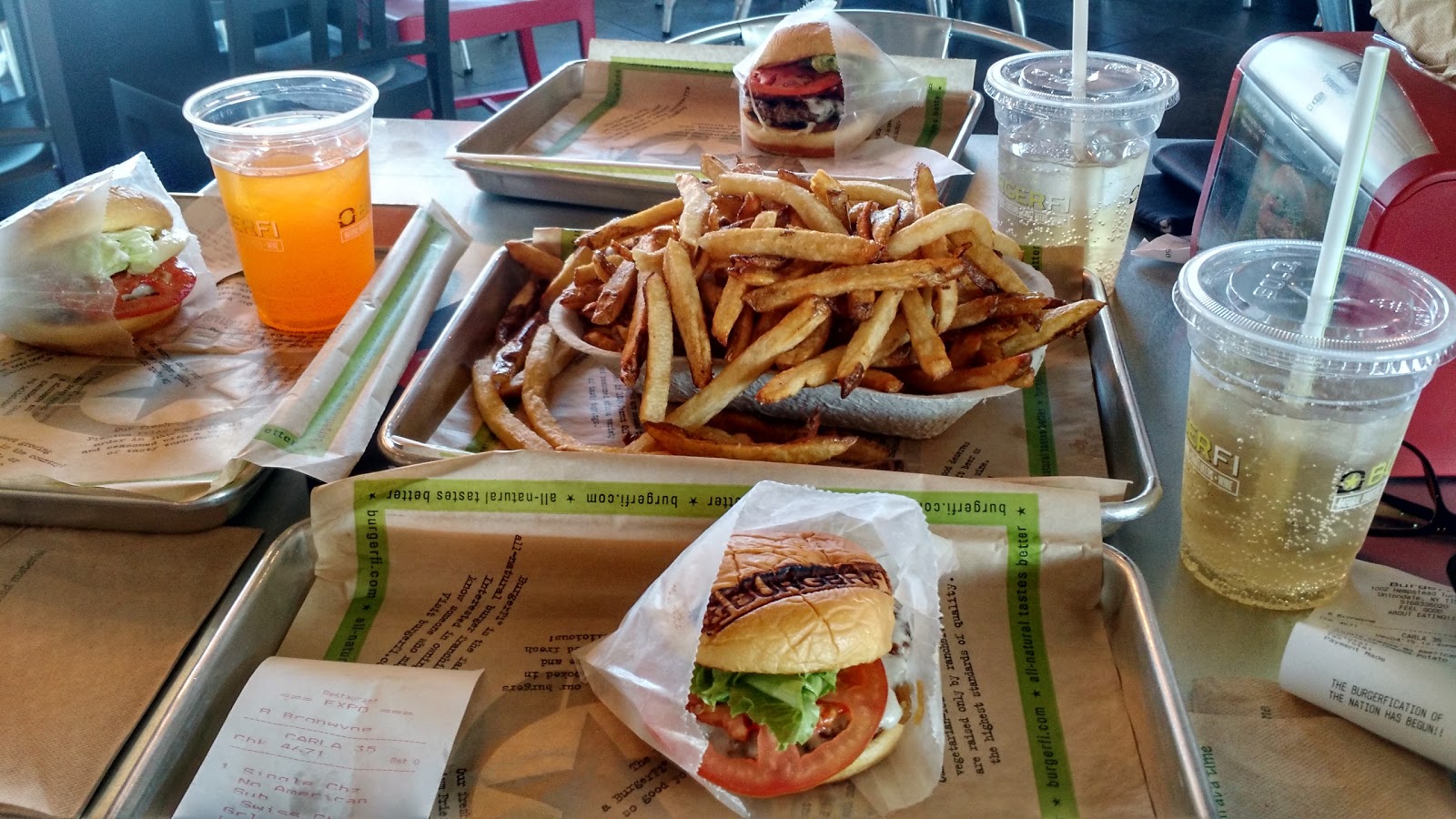 Photo of BURGERFI in Uniondale City, New York, United States - 2 Picture of Restaurant, Food, Point of interest, Establishment, Store, Bar