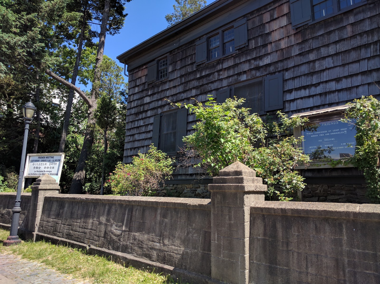 Photo of Flushing Meeting House in Queens City, New York, United States - 4 Picture of Point of interest, Establishment, Store, Place of worship, Park, Cemetery