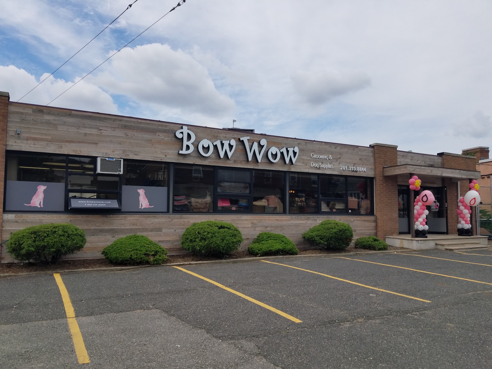 Photo of Bow Wow in Palisades Park City, New Jersey, United States - 1 Picture of Point of interest, Establishment, Store, Pet store