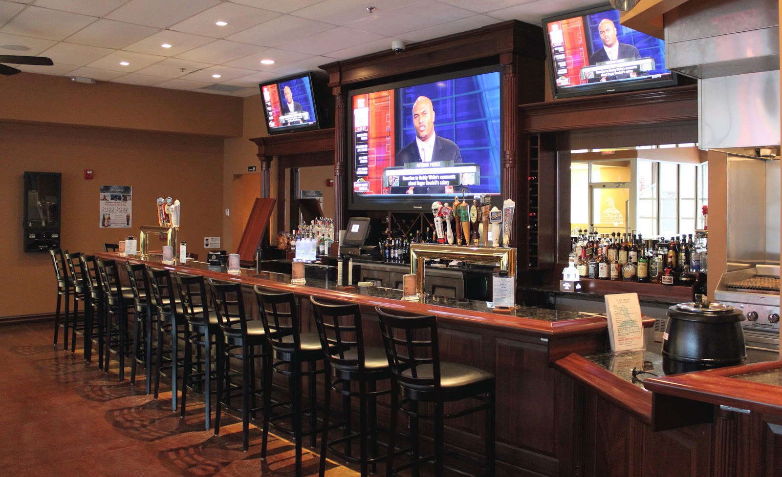 Photo of In The Crease Sports Pub in Wayne City, New Jersey, United States - 2 Picture of Restaurant, Food, Point of interest, Establishment, Bar