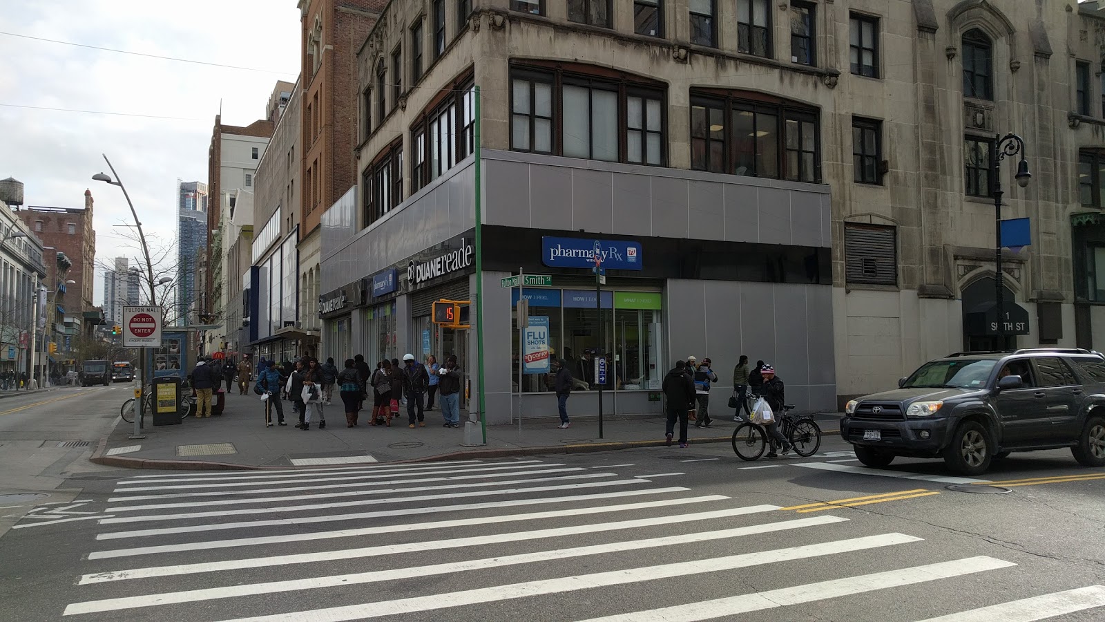 Photo of Duane Reade in Kings County City, New York, United States - 2 Picture of Food, Point of interest, Establishment, Store, Health, Convenience store, Home goods store, Clothing store, Electronics store