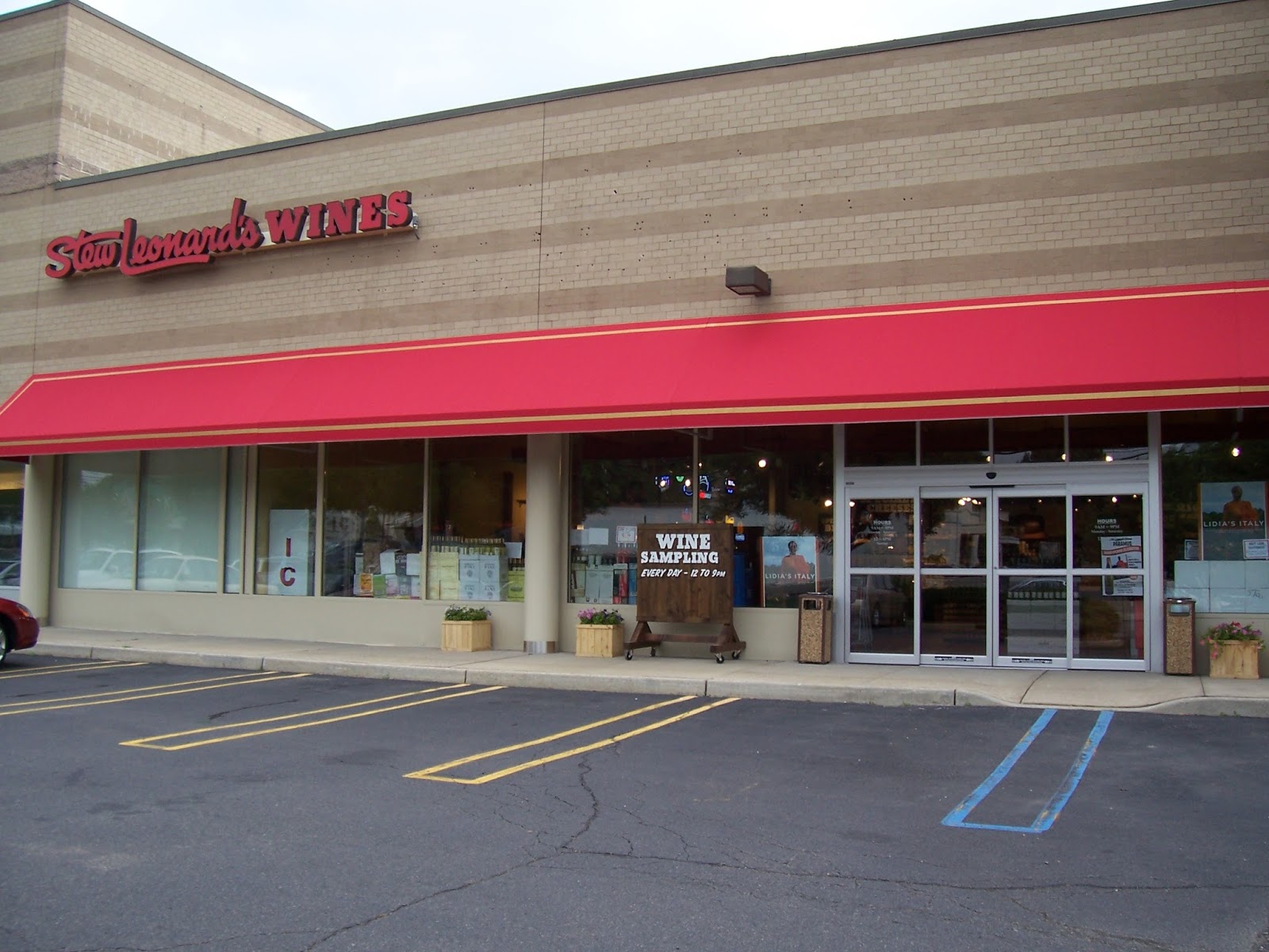 Photo of Stew Leonard's Wines of Paramus in Paramus City, New Jersey, United States - 1 Picture of Food, Point of interest, Establishment, Store, Liquor store