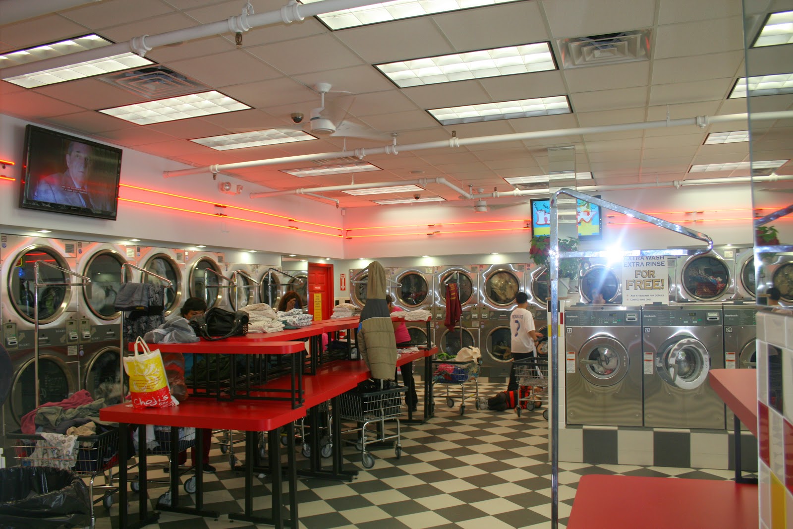 Photo of Earlybird Laundromat in Teaneck City, New Jersey, United States - 2 Picture of Point of interest, Establishment, Laundry