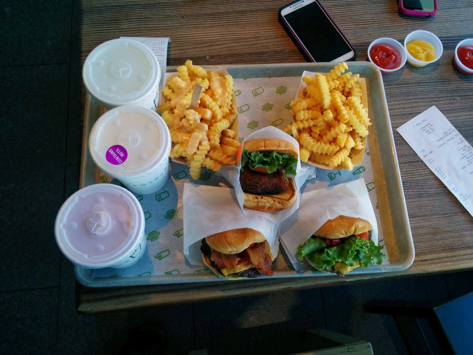 Photo of Shake Shack in Garden City, New York, United States - 6 Picture of Restaurant, Food, Point of interest, Establishment, Store, Meal takeaway