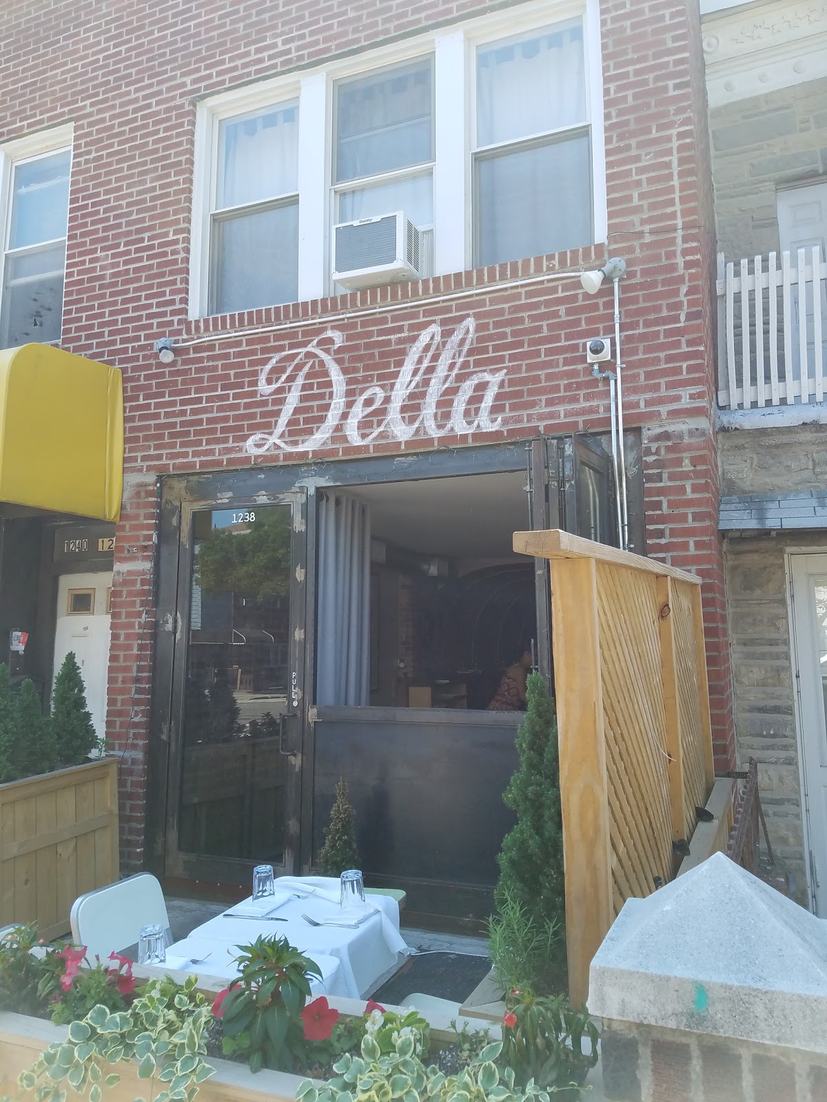 Photo of Della Restaurant in Kings County City, New York, United States - 1 Picture of Restaurant, Food, Point of interest, Establishment, Bar