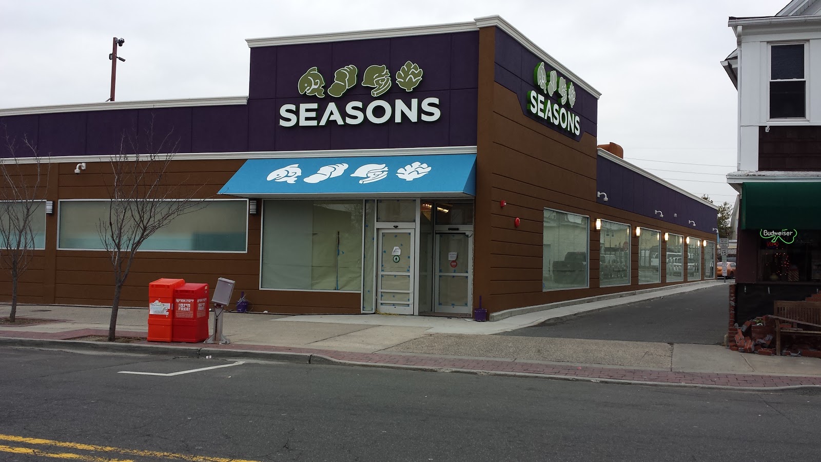 Photo of Seasons in Lawrence City, New York, United States - 2 Picture of Food, Point of interest, Establishment, Store