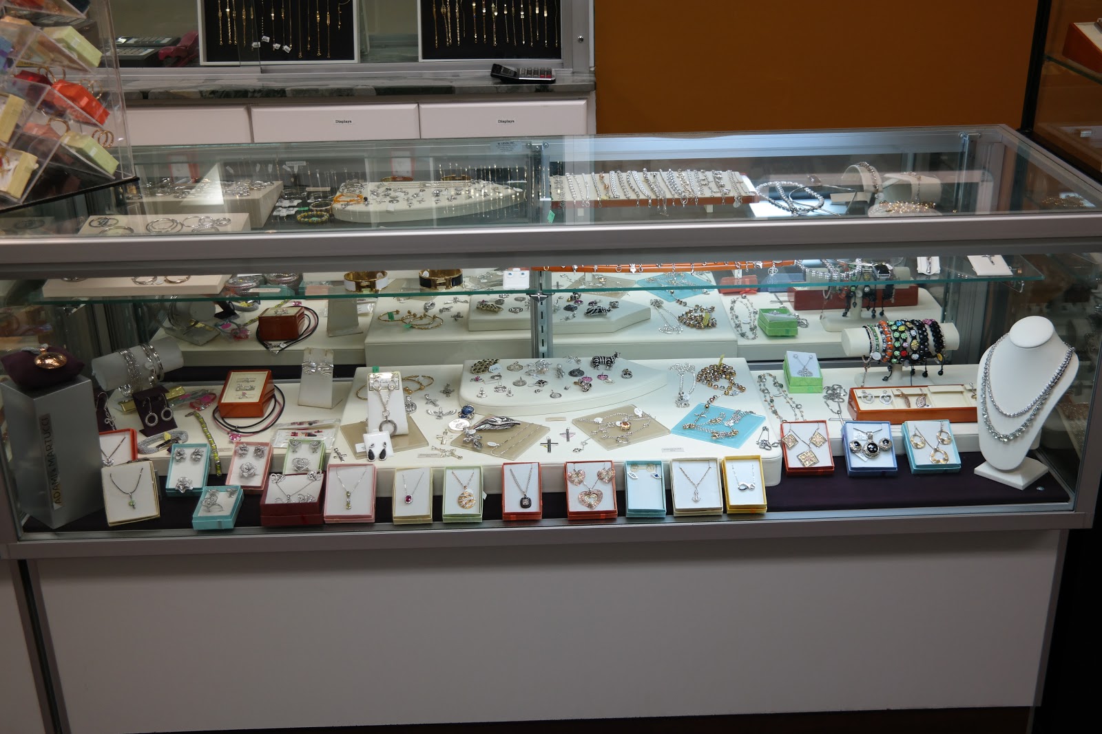 Photo of Carbo International Jewelers in Newark City, New Jersey, United States - 8 Picture of Point of interest, Establishment, Finance, Store, Jewelry store