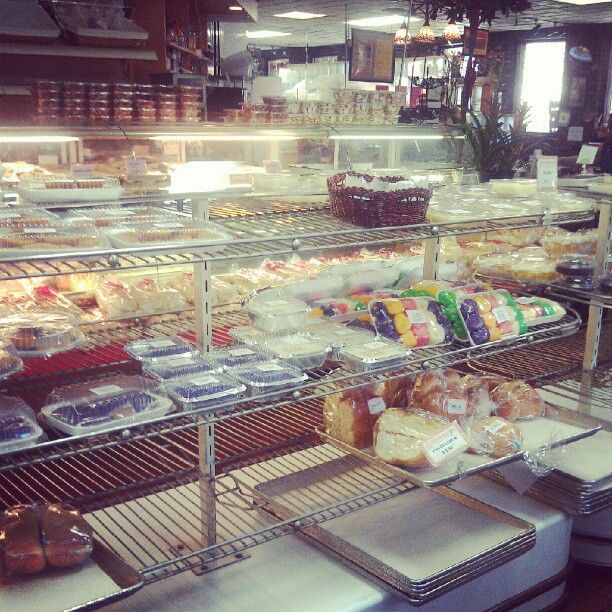 Photo of Philippine Bread House in Jersey City, New Jersey, United States - 2 Picture of Food, Point of interest, Establishment, Store, Bakery