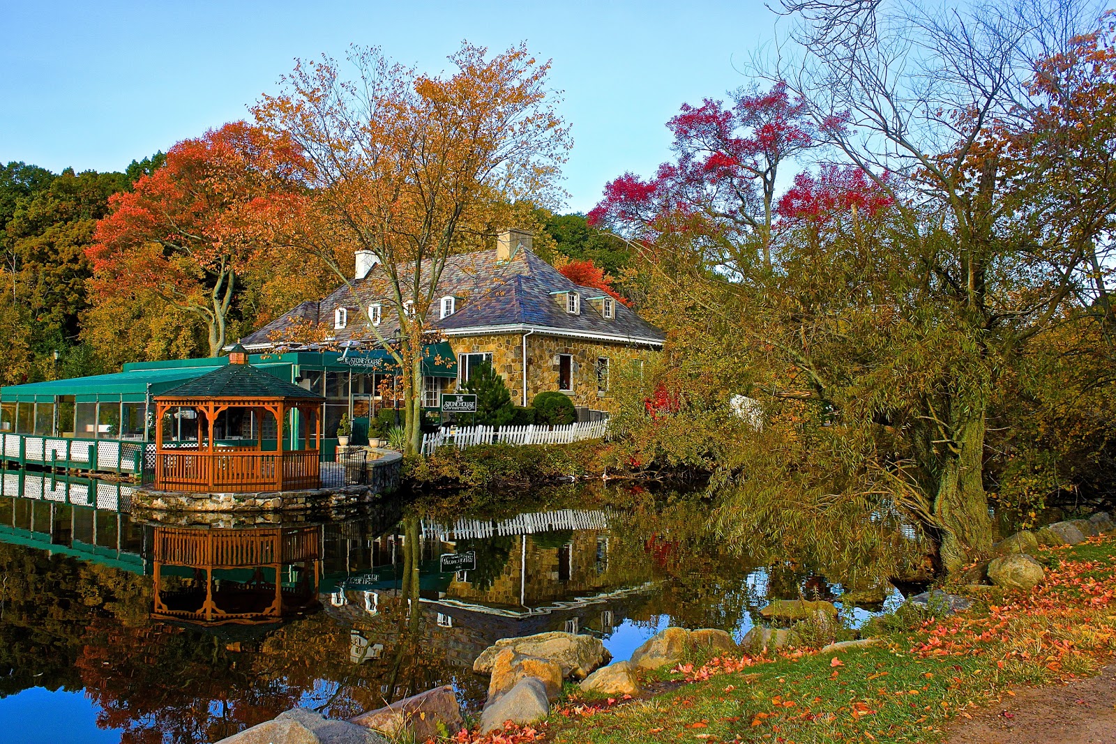 Photo of The Stone House at Clove Lakes in Staten Island City, New York, United States - 7 Picture of Restaurant, Food, Point of interest, Establishment, Bar