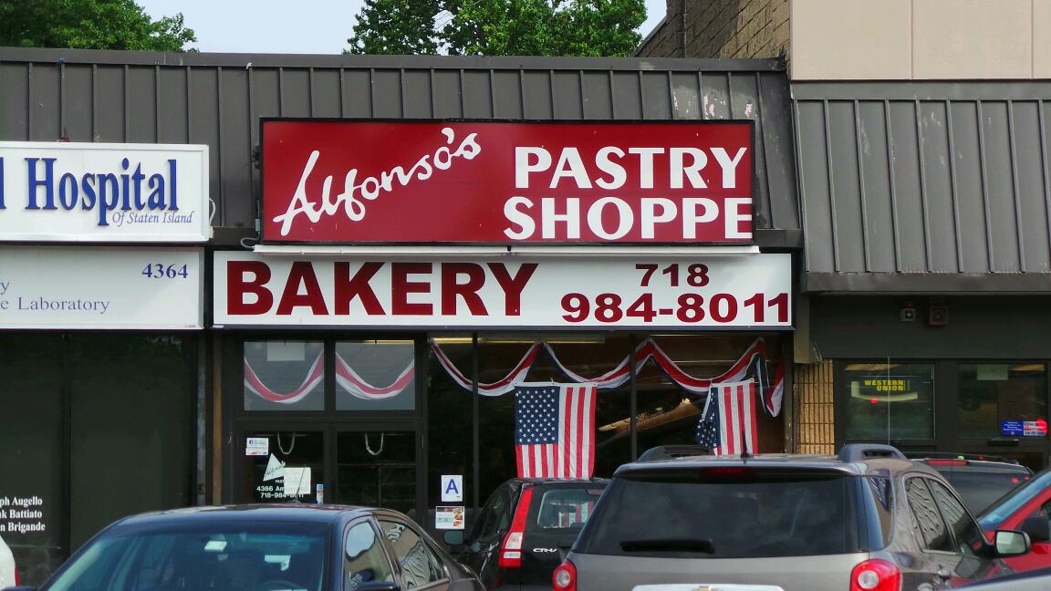 Photo of Alfonso's Pastry Shoppe in Staten Island City, New York, United States - 2 Picture of Food, Point of interest, Establishment, Store, Bakery