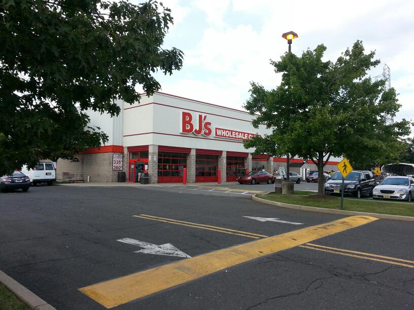 Photo of BJ's Wholesale Club in Linden City, New Jersey, United States - 1 Picture of Food, Point of interest, Establishment, Store, Grocery or supermarket, Bakery, Gas station, Car repair, Clothing store, Electronics store