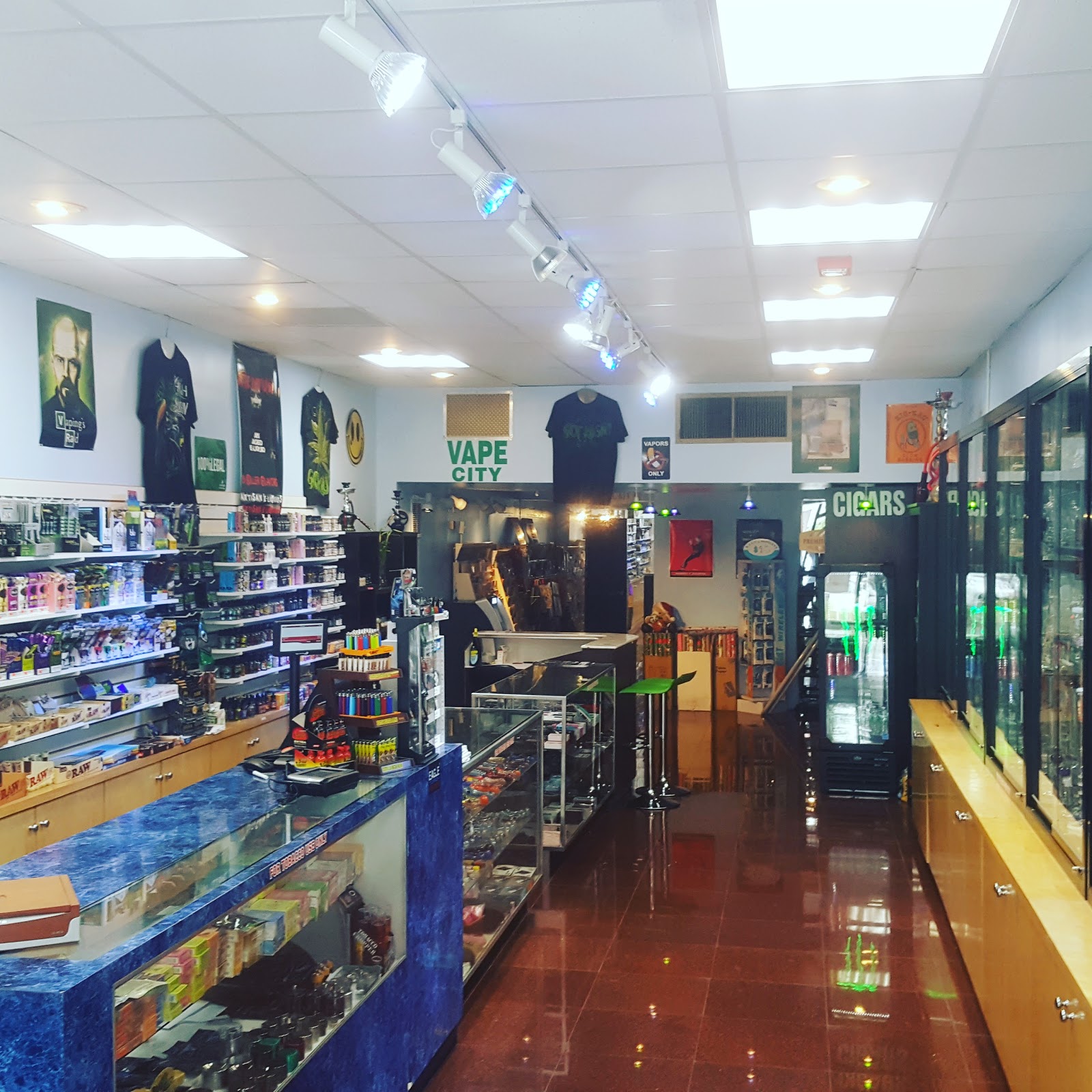 Photo of Smoke shop in Garden City, New York, United States - 2 Picture of Point of interest, Establishment, Store