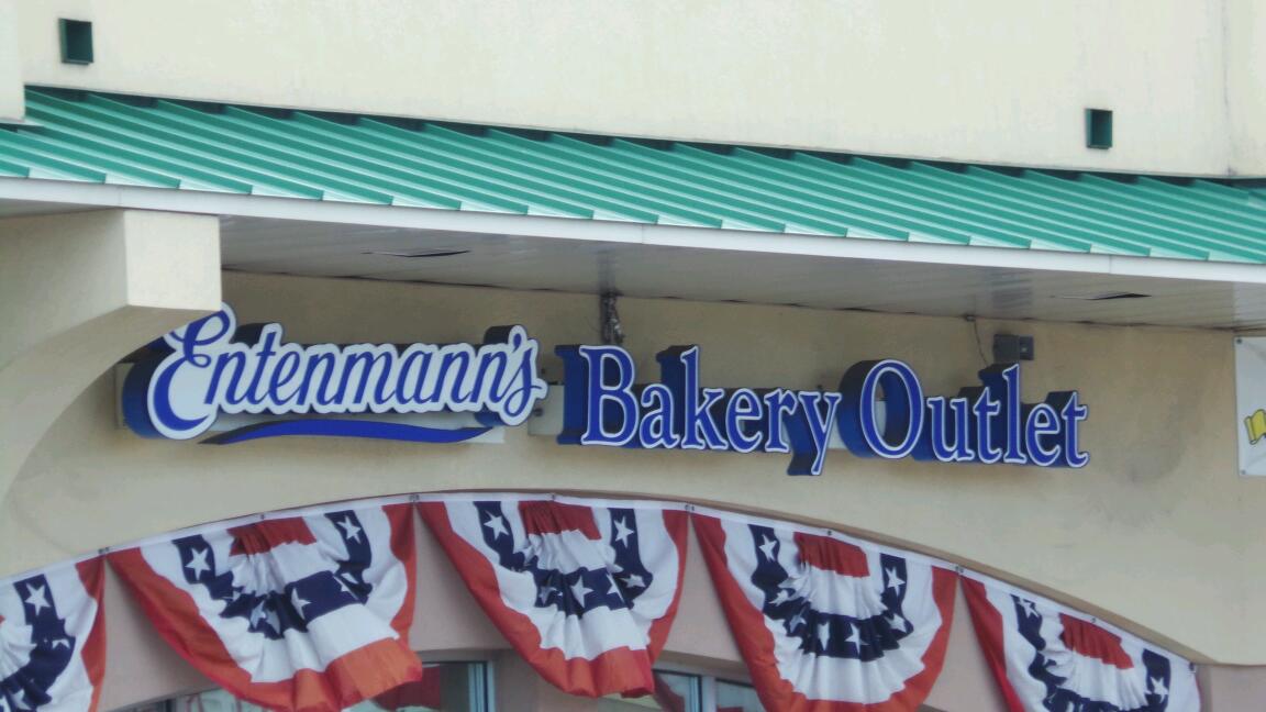 Photo of Entenmann's Bakery in Staten Island City, New York, United States - 2 Picture of Food, Point of interest, Establishment, Store, Bakery