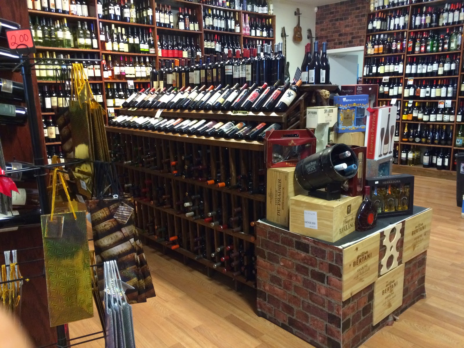 Photo of Vinos En Wyckoff in New York City, New York, United States - 4 Picture of Food, Point of interest, Establishment, Store, Liquor store