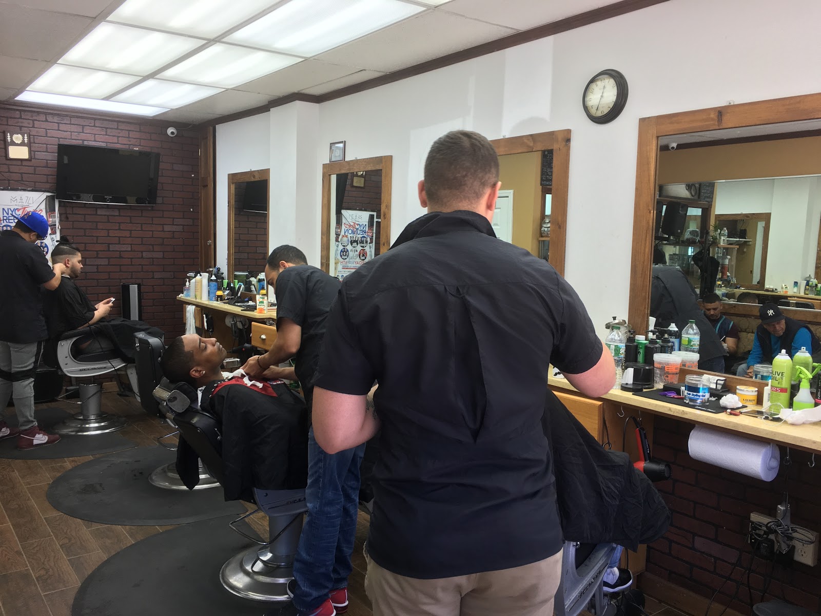 Photo of Rigoberto Barber Shop in Queens City, New York, United States - 2 Picture of Point of interest, Establishment, Health, Hair care