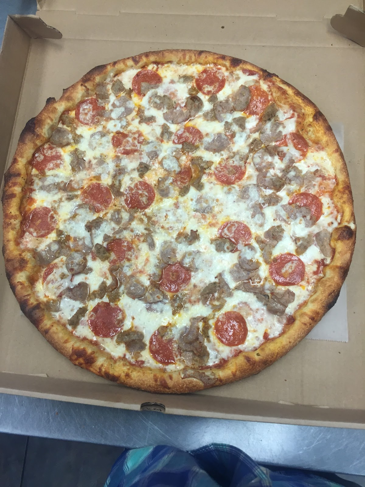 Photo of vikkys pizzeria in Paterson City, New Jersey, United States - 7 Picture of Food, Point of interest, Establishment, Meal delivery