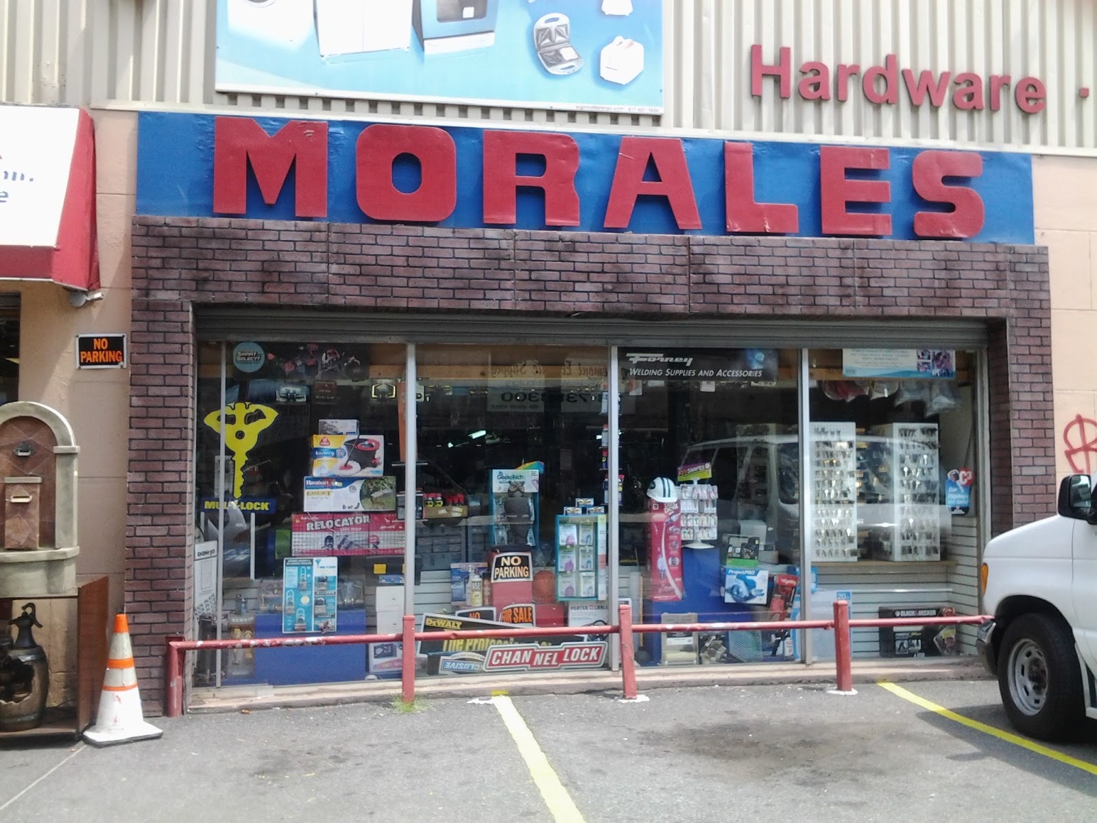 Photo of Morales Home Center in Bronx City, New York, United States - 3 Picture of Point of interest, Establishment, Store, Home goods store, General contractor, Hardware store