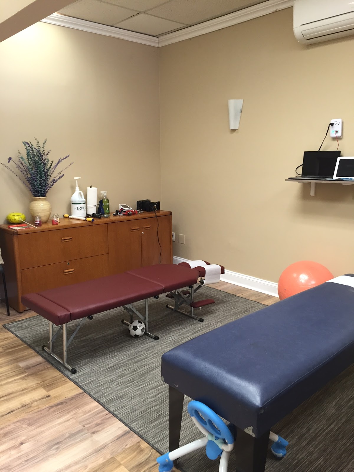Photo of De La Torre Chiropractic Center, LLC in Totowa City, New Jersey, United States - 2 Picture of Point of interest, Establishment, Health