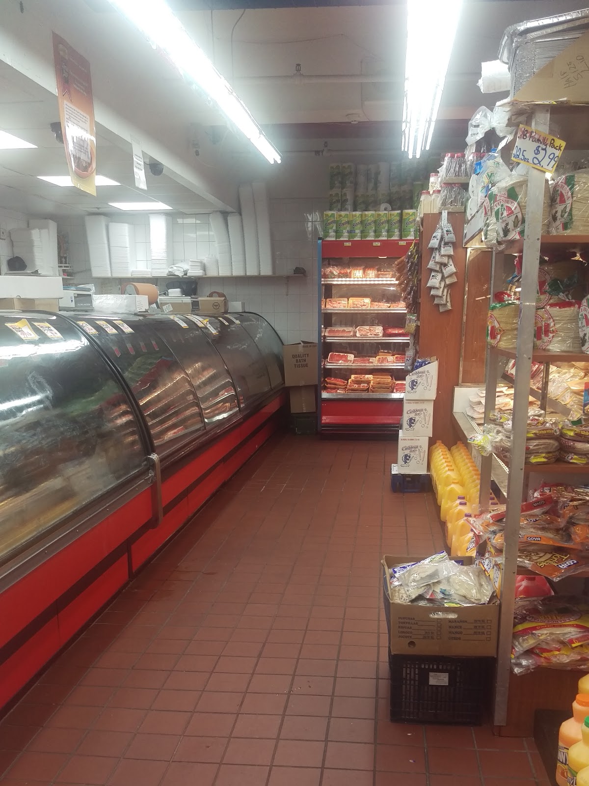 Photo of Las Palmas Supermarket in West New York City, New Jersey, United States - 5 Picture of Food, Point of interest, Establishment, Store, Grocery or supermarket