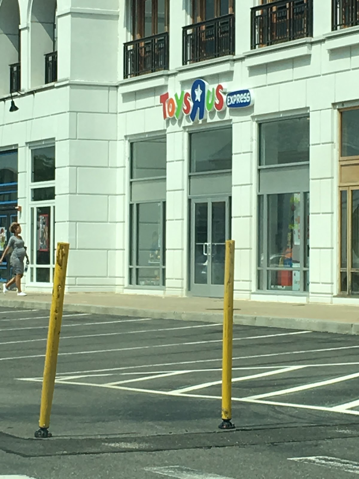 Photo of Toys"R"Us Outlet Center in Glendale City, New York, United States - 1 Picture of Point of interest, Establishment, Store