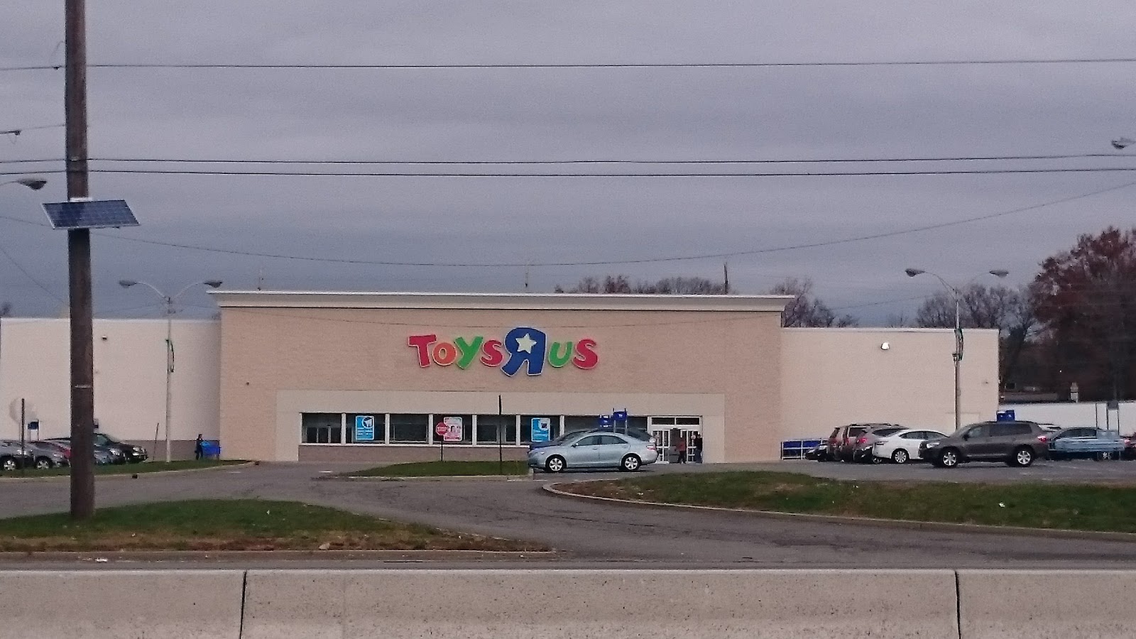 Photo of Toys"R"Us in Totowa City, New Jersey, United States - 1 Picture of Point of interest, Establishment, Store