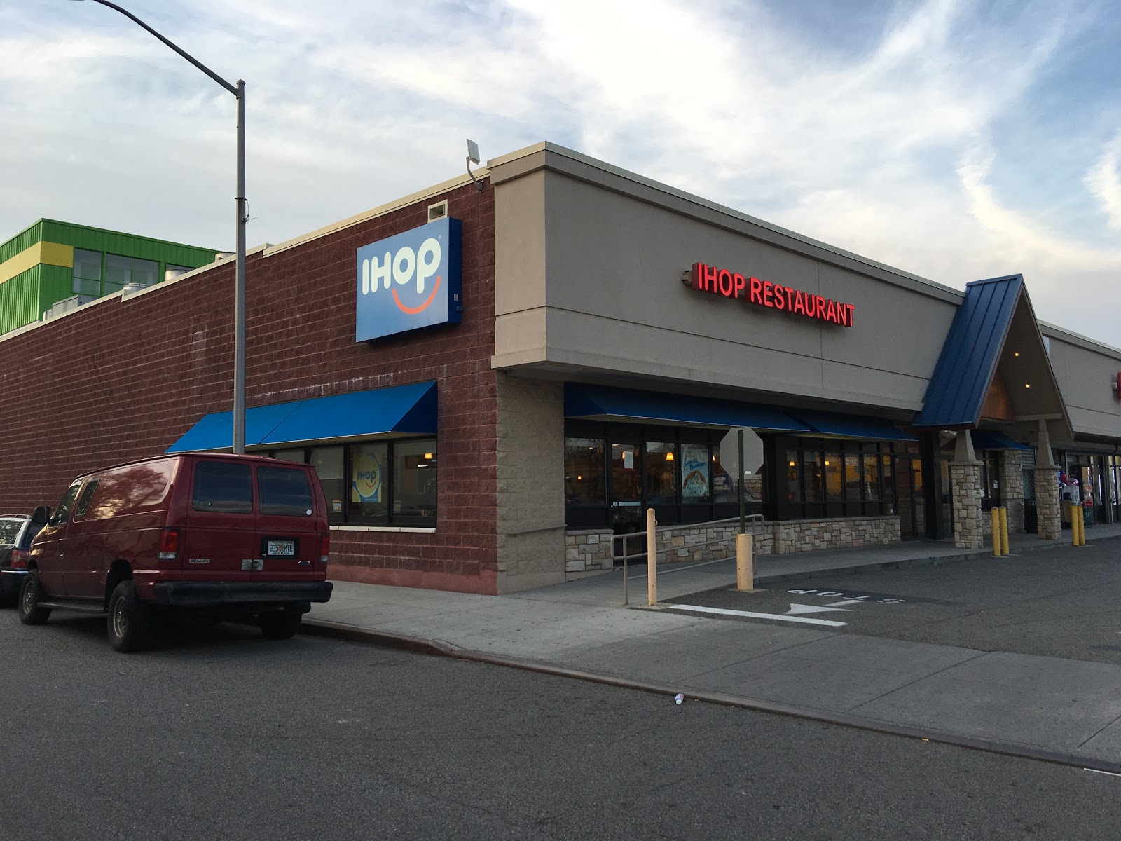 Photo of IHOP in Ozone Park City, New York, United States - 2 Picture of Restaurant, Food, Point of interest, Establishment