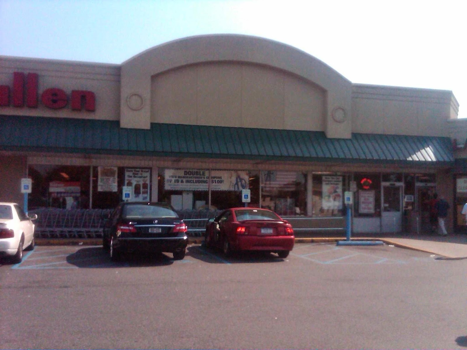 Photo of King Kullen in Hewlett City, New York, United States - 1 Picture of Food, Point of interest, Establishment, Store, Grocery or supermarket, Bakery