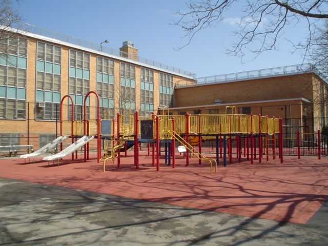 Photo of Junior High School 194 William Carr in Whitestone City, New York, United States - 1 Picture of Point of interest, Establishment, School