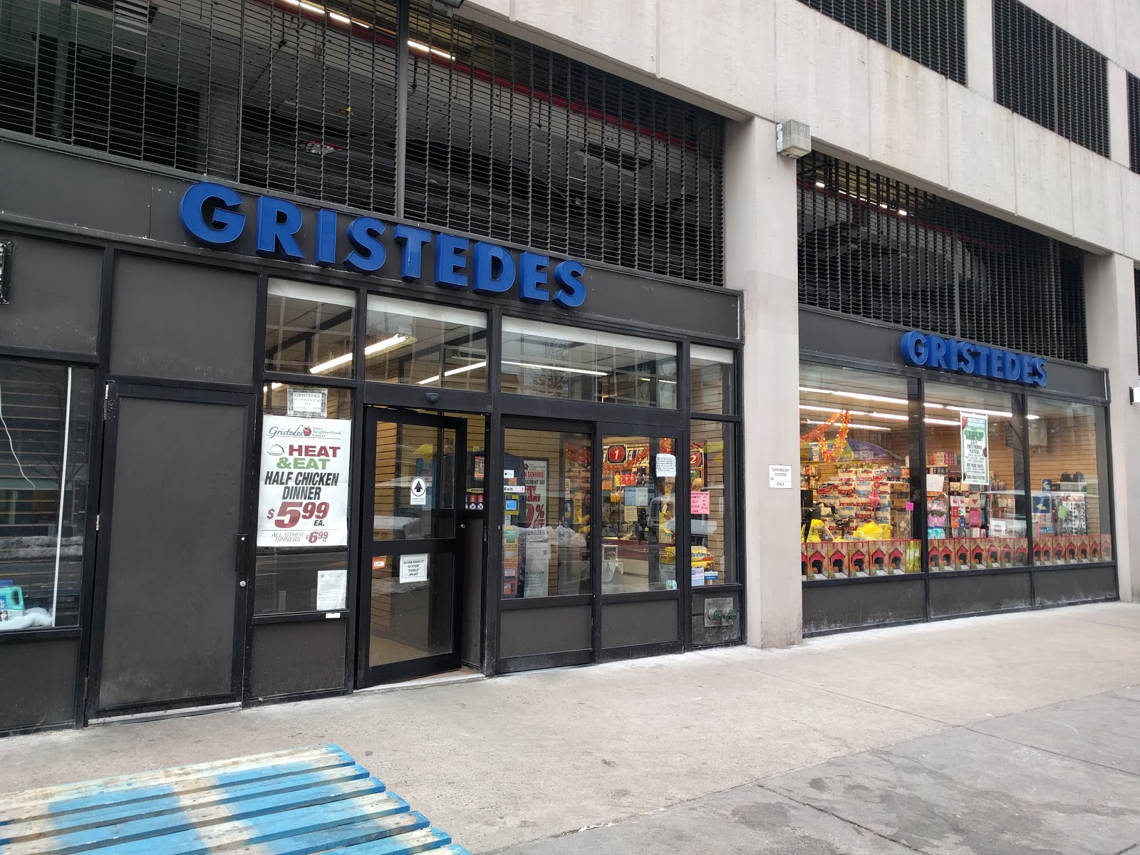 Photo of Gristedes in New York City, New York, United States - 5 Picture of Food, Point of interest, Establishment, Store, Grocery or supermarket
