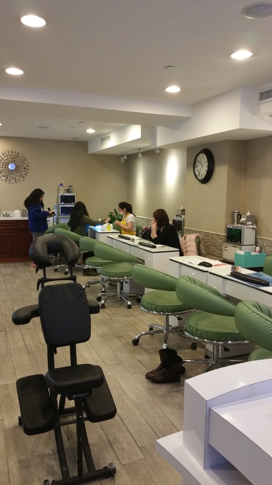 Photo of Happy Day Nail Spa in Queens City, New York, United States - 3 Picture of Point of interest, Establishment, Beauty salon, Hair care