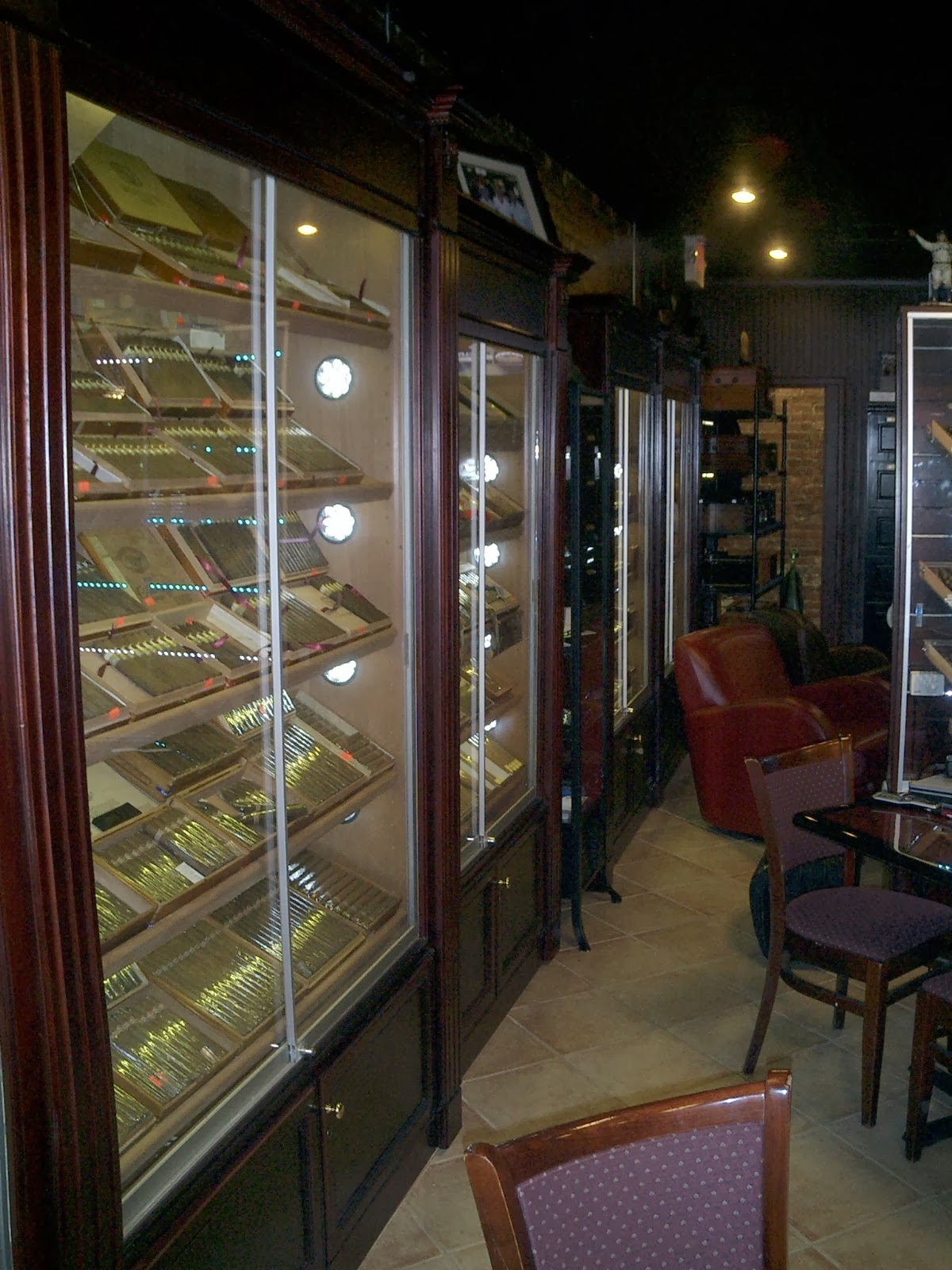 Photo of Havana's Cigar Vault in Nutley City, New Jersey, United States - 2 Picture of Point of interest, Establishment, Store, Bar, Night club