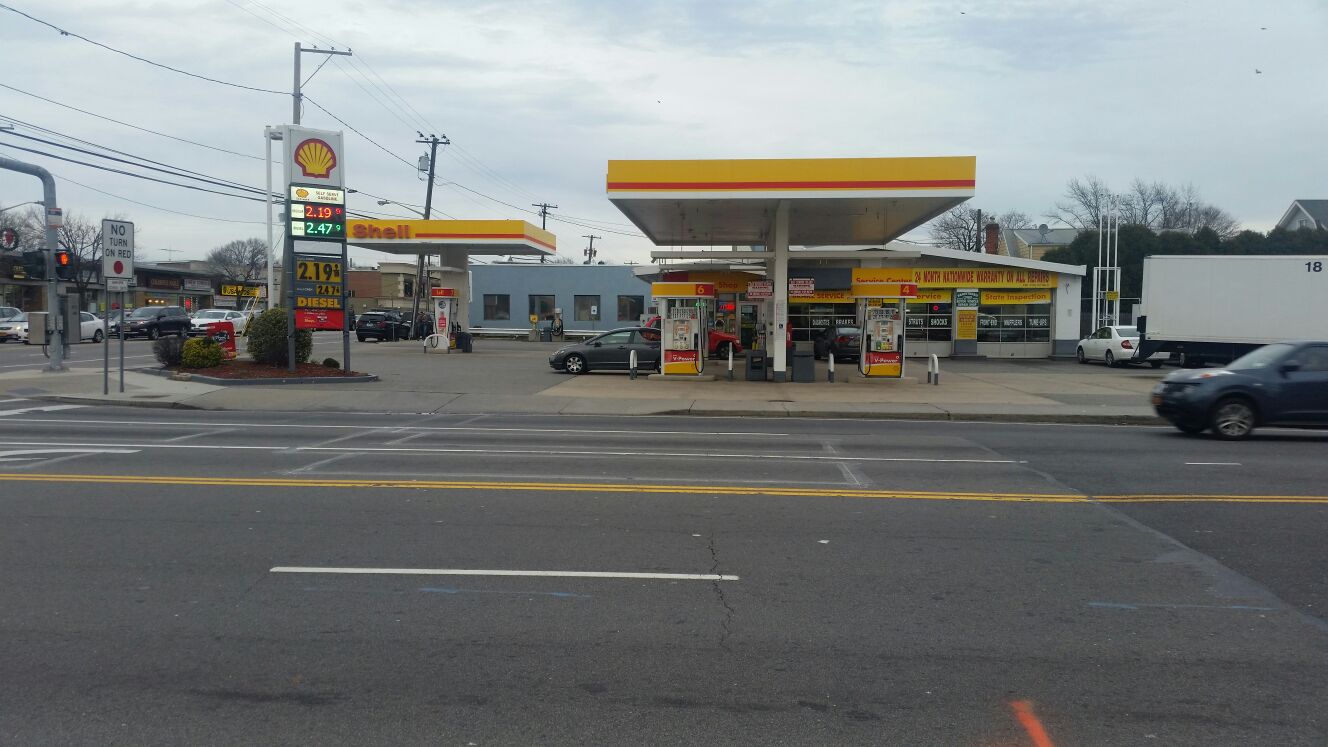 Photo of New Hyde Park Service Station - Shell in New Hyde Park City, New York, United States - 3 Picture of Restaurant, Food, Point of interest, Establishment, Store, Meal takeaway, Bar, Gas station, Car repair, Liquor store