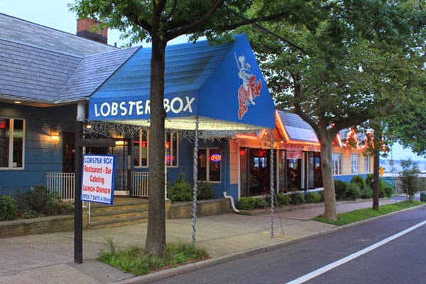 Photo of Lobster Box Restaurant in Bronx City, New York, United States - 1 Picture of Restaurant, Food, Point of interest, Establishment, Bar