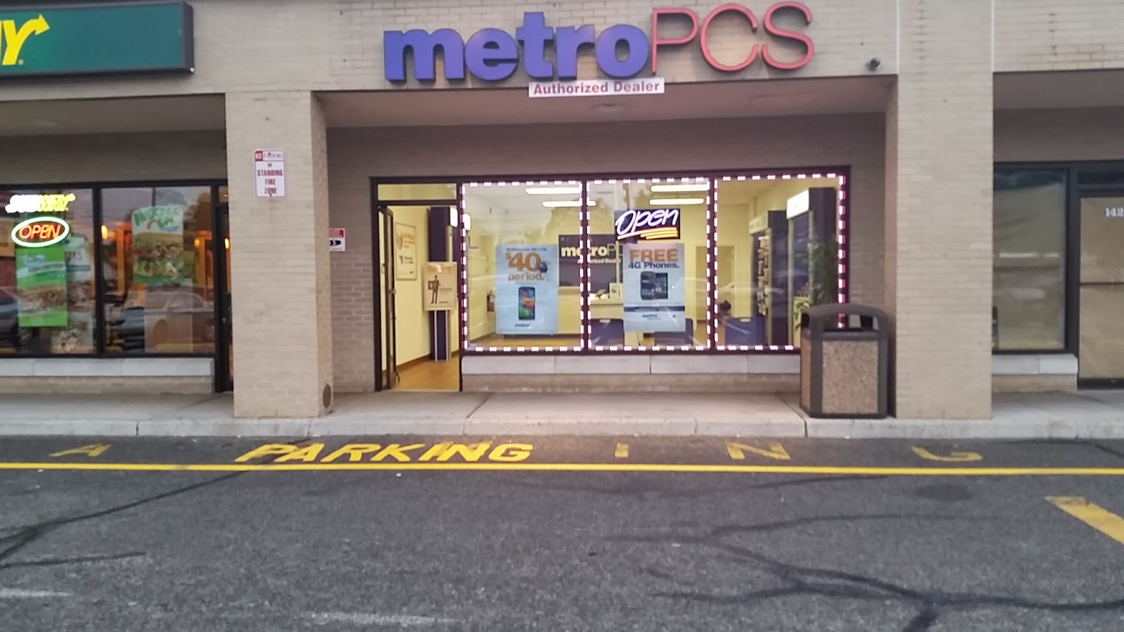 Photo of MetroPCS in Teaneck City, New Jersey, United States - 1 Picture of Point of interest, Establishment, Store