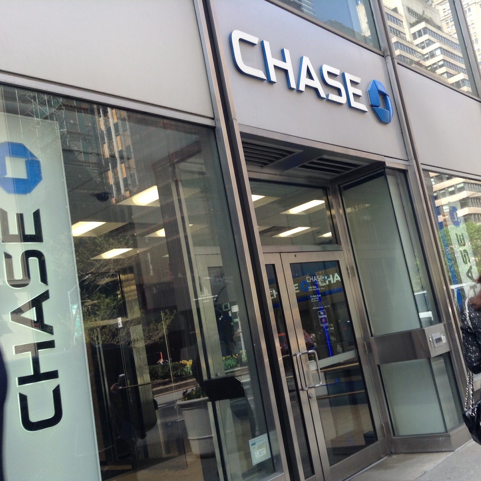 Photo of Chase Bank in New York City, New York, United States - 1 Picture of Point of interest, Establishment, Finance, Atm, Bank