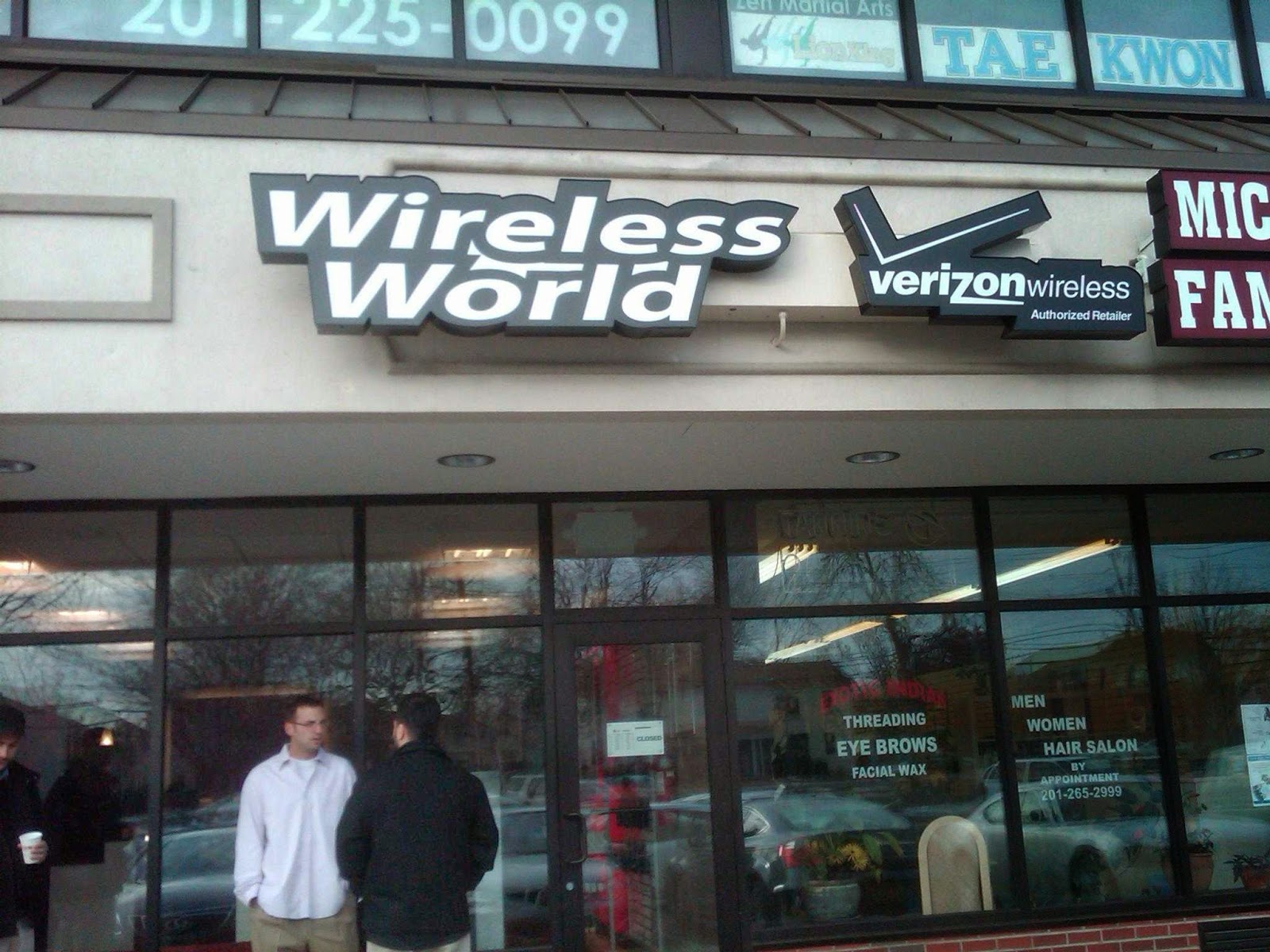 Photo of Wireless World Communications Verizon Wireless Premium Retailer in New Milford City, New Jersey, United States - 2 Picture of Point of interest, Establishment, Store