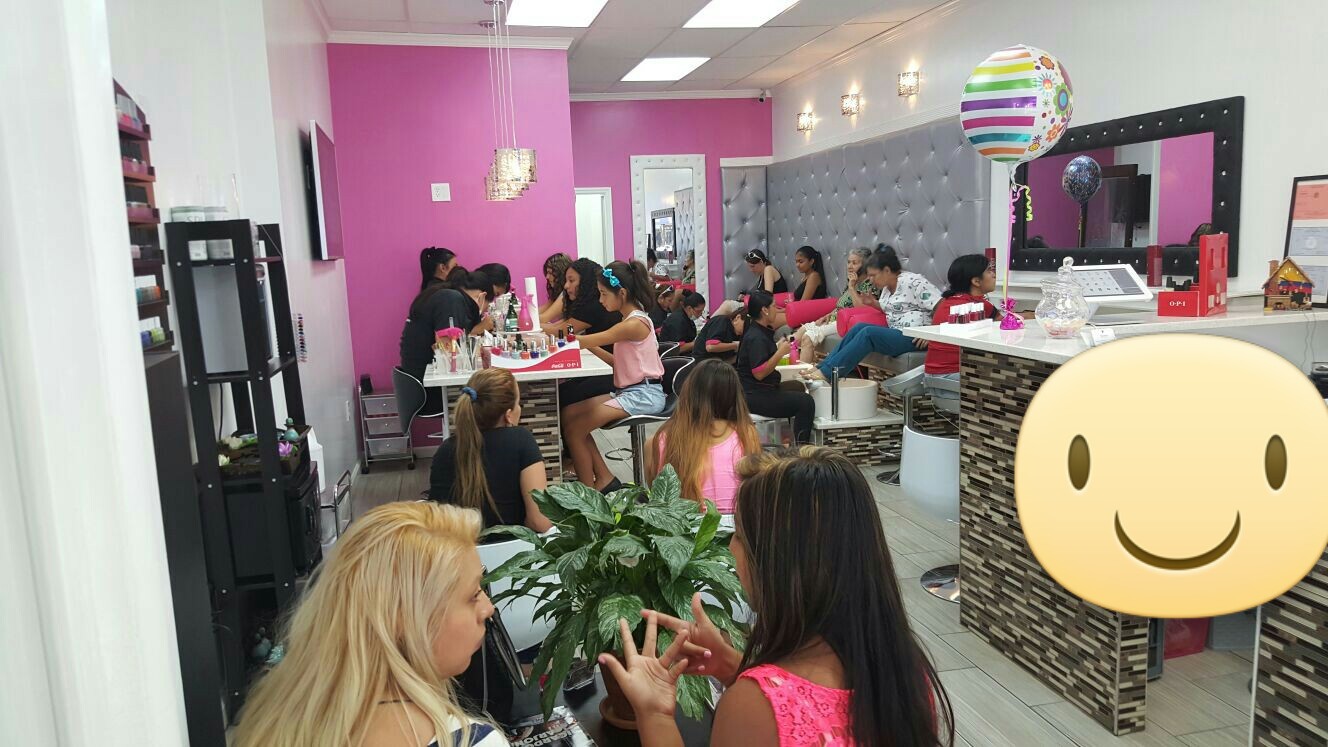 Photo of Fuchsia Beauty Lounge Nail Salon & Spa in Queens City, New York, United States - 2 Picture of Point of interest, Establishment, Beauty salon