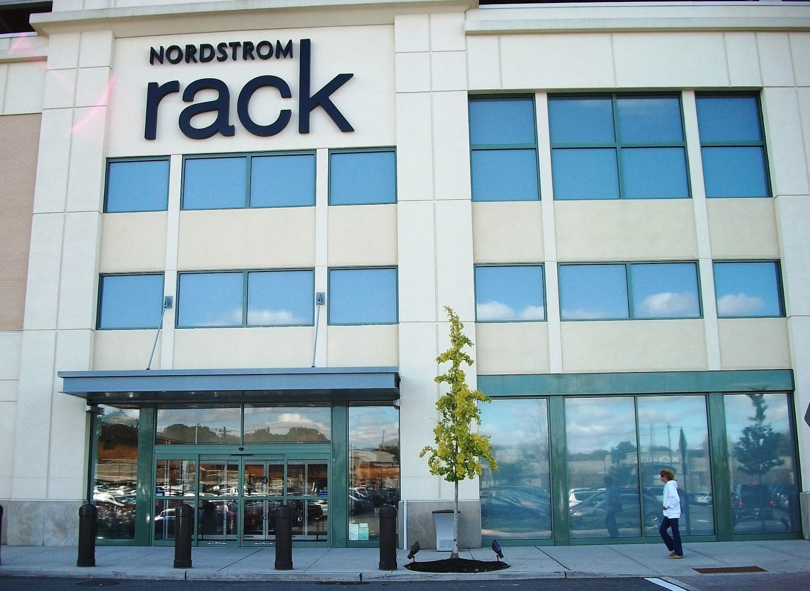 Photo of Nordstrom Rack Bergen Town Center in Paramus City, New Jersey, United States - 1 Picture of Point of interest, Establishment, Store, Clothing store, Shoe store, Department store