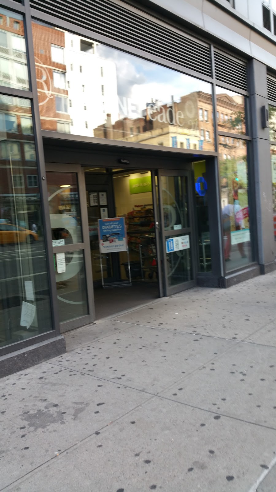 Photo of Duane Reade in New York City, New York, United States - 2 Picture of Food, Point of interest, Establishment, Store, Health, Convenience store, Home goods store, Clothing store, Electronics store