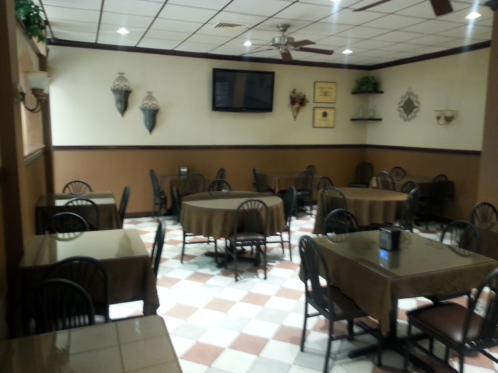 Photo of Il Pomodoro in Colonia City, New Jersey, United States - 4 Picture of Restaurant, Food, Point of interest, Establishment, Meal takeaway, Meal delivery