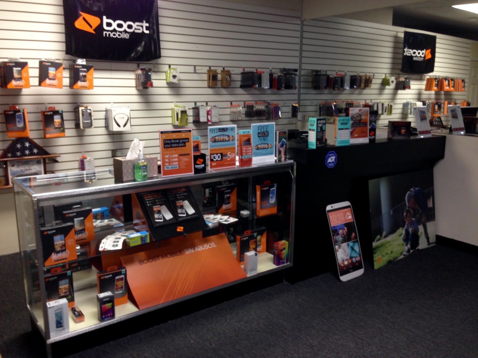 Photo of BOOST MOBILE KEANSBURG NJ in Keansburg City, New Jersey, United States - 8 Picture of Point of interest, Establishment, Store