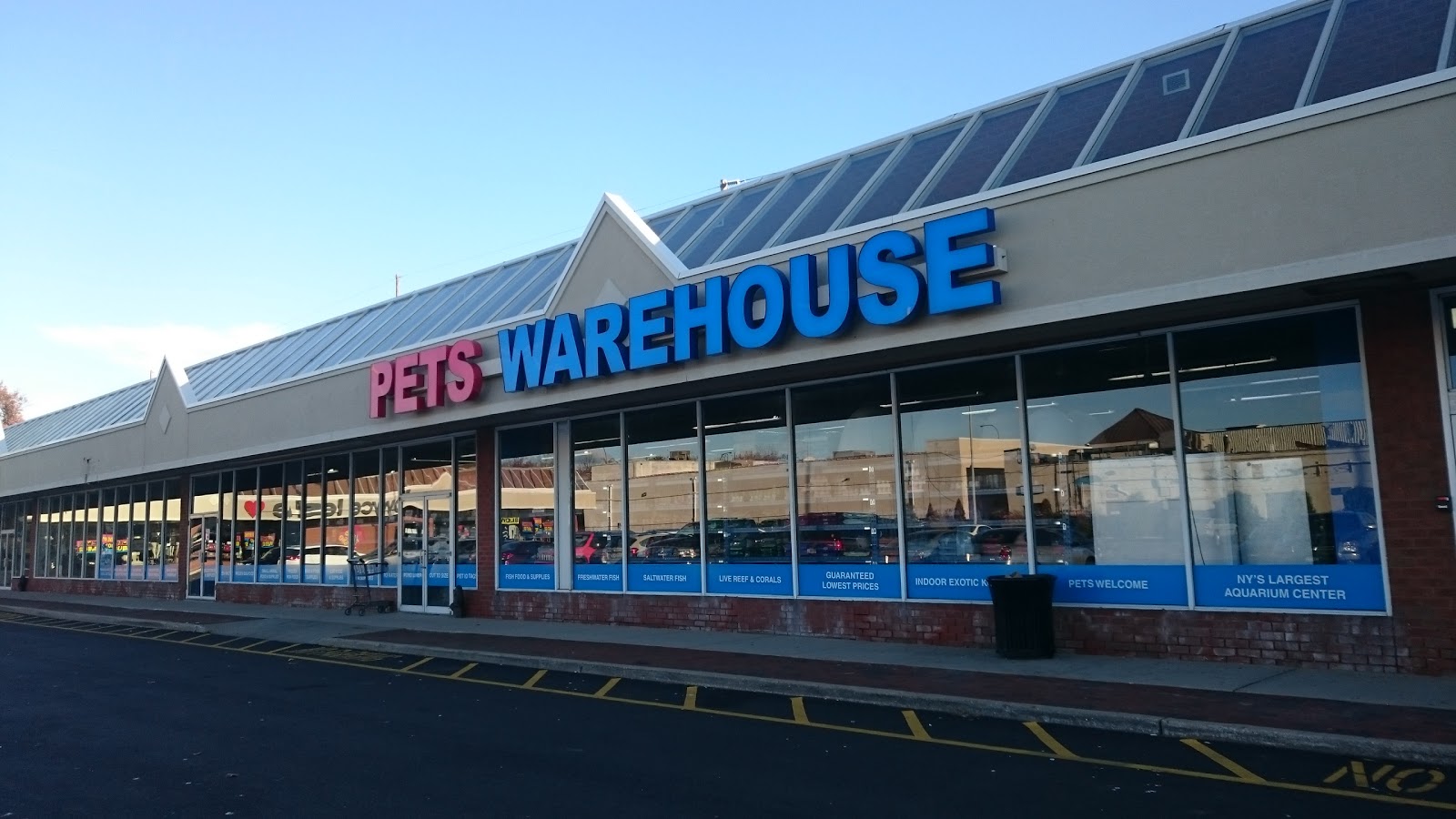 Photo of Pets Warehouse in Carle Place City, New York, United States - 1 Picture of Point of interest, Establishment, Store, Pet store