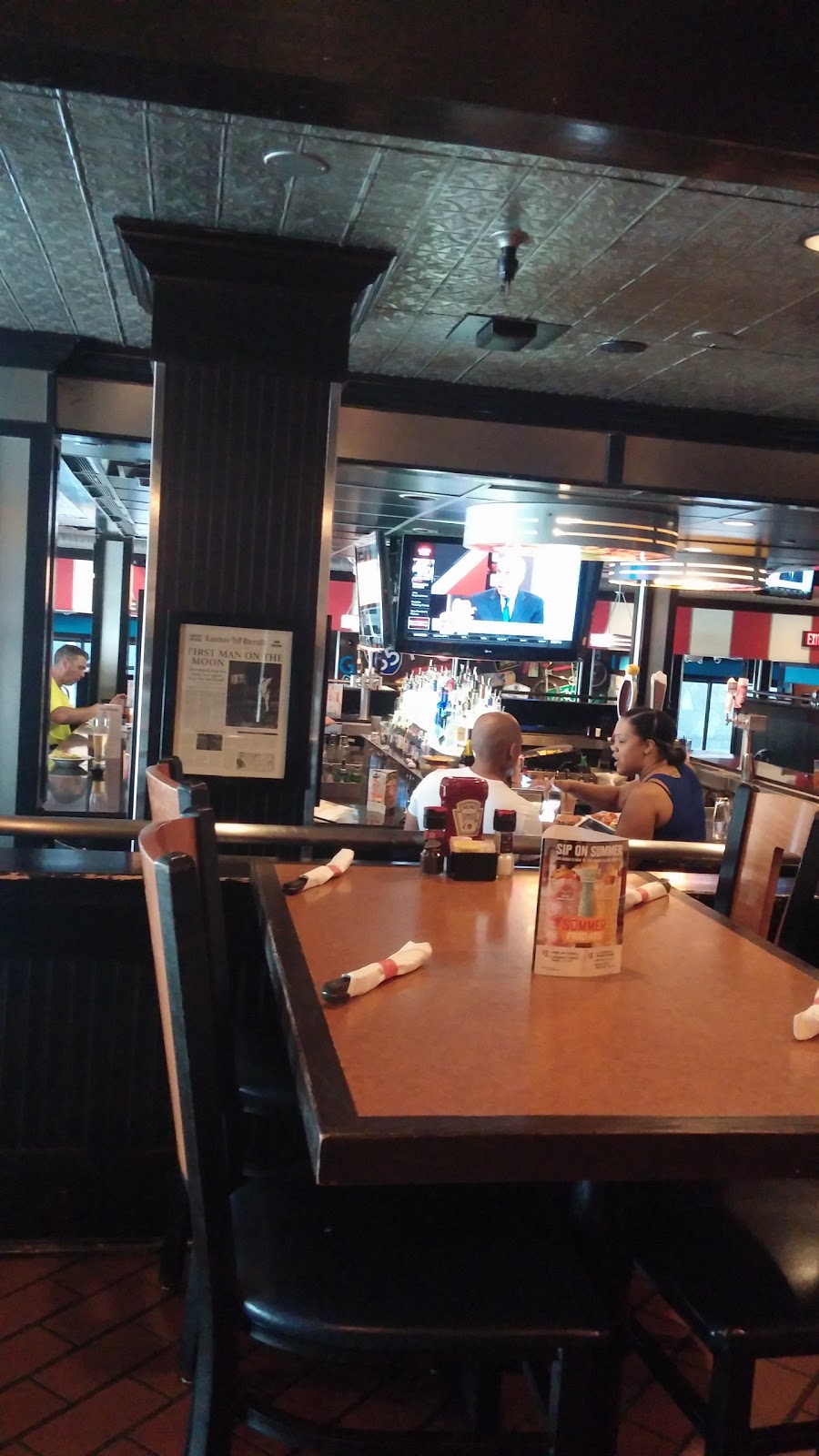 Photo of TGI Fridays in Hackensack City, New Jersey, United States - 6 Picture of Restaurant, Food, Point of interest, Establishment, Meal takeaway, Bar