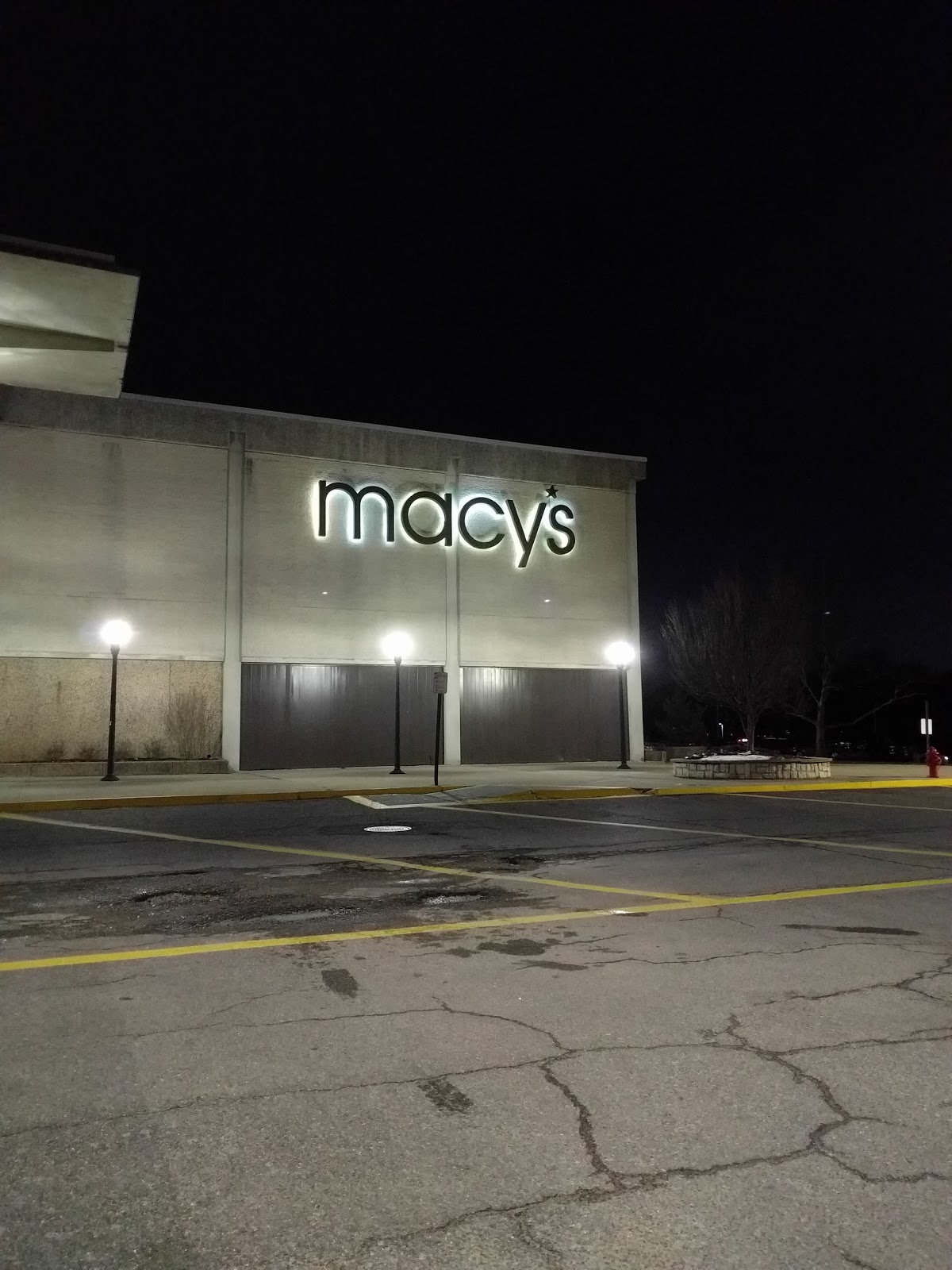 Photo of Macy's in Manhasset City, New York, United States - 1 Picture of Point of interest, Establishment, Store, Jewelry store, Home goods store, Clothing store, Shoe store, Department store