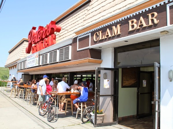 Photo of Peter's Clam Bar in Island Park City, New York, United States - 2 Picture of Restaurant, Food, Point of interest, Establishment, Bar