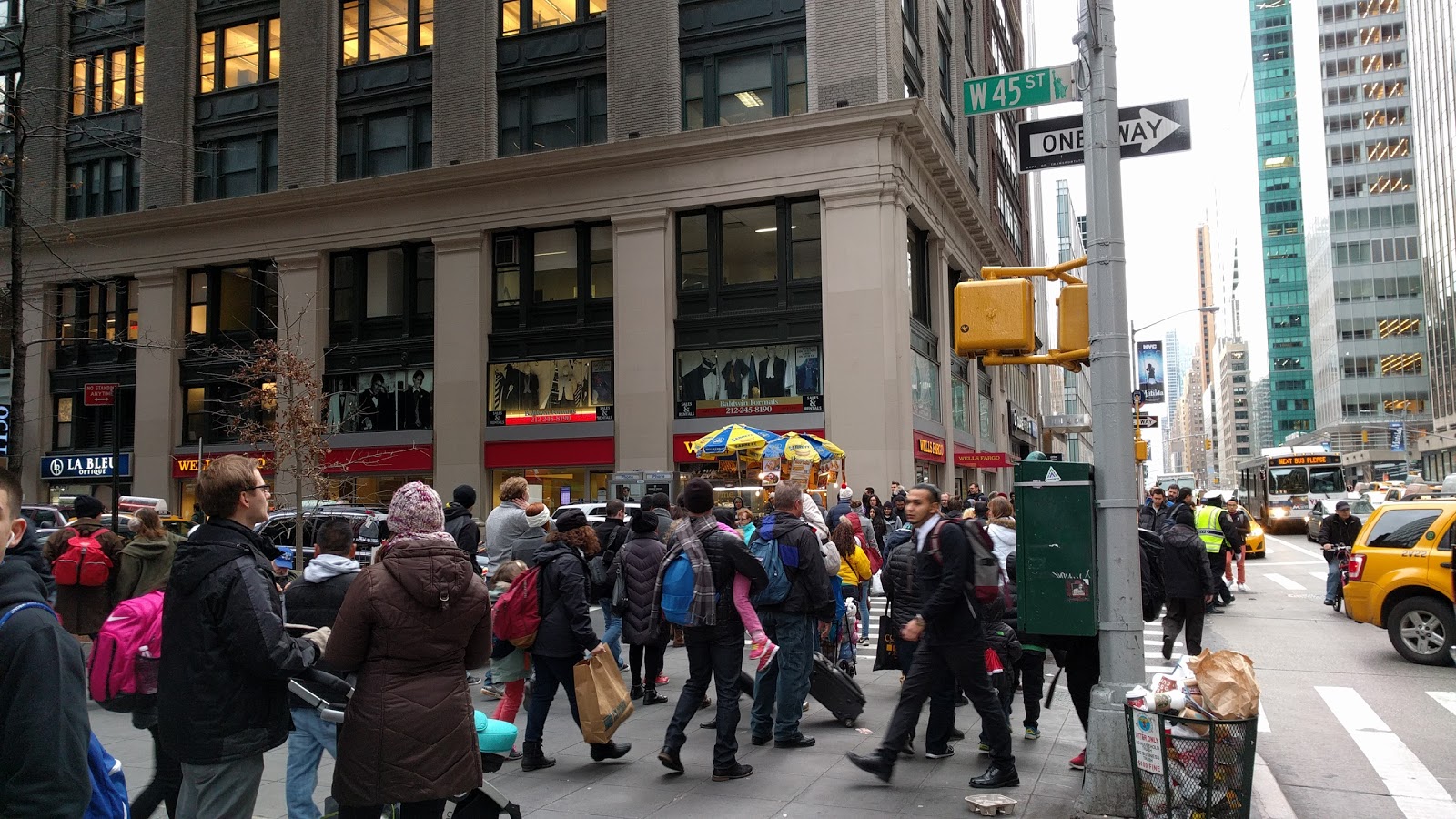 Photo of Wells Fargo Bank in New York City, New York, United States - 1 Picture of Point of interest, Establishment, Finance, Atm, Bank