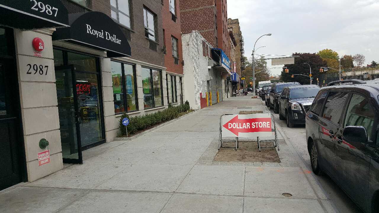 Photo of Royal dollar in Bronx City, New York, United States - 2 Picture of Food, Point of interest, Establishment, Store, Convenience store, Home goods store