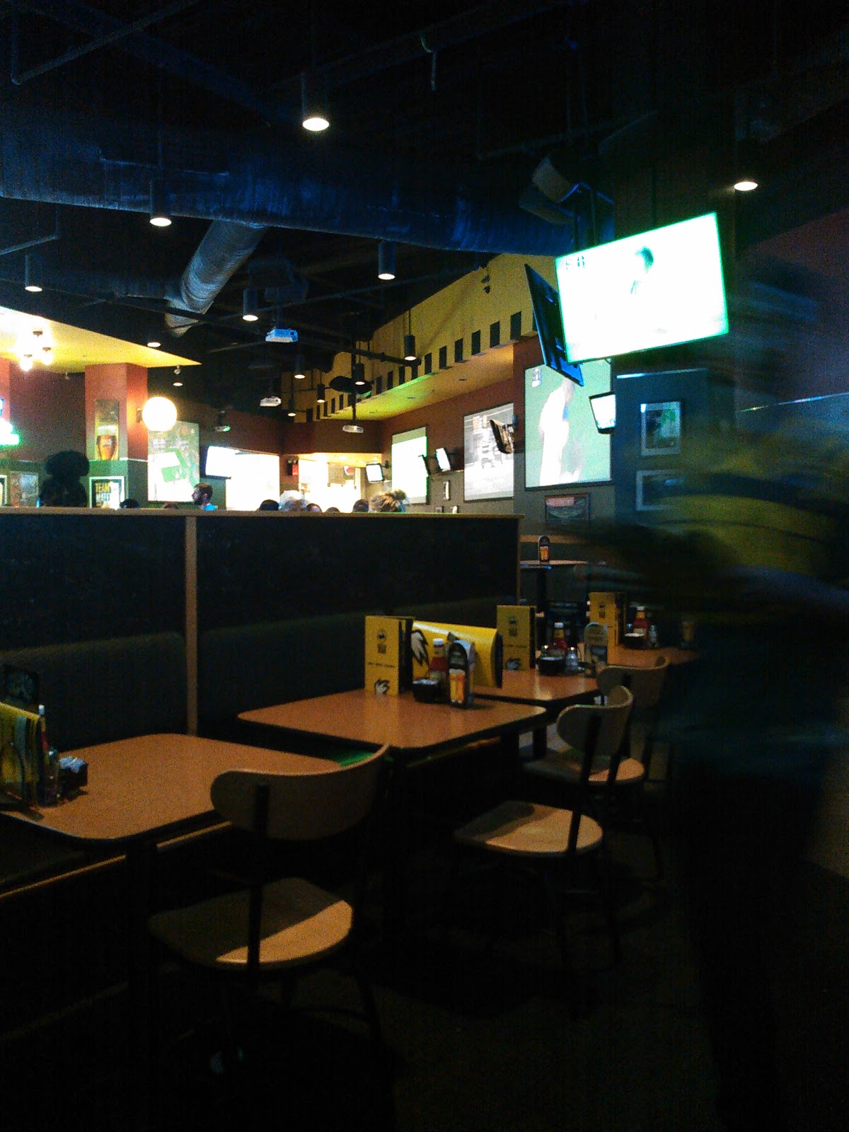 Photo of Buffalo Wild Wings in Brooklyn City, New York, United States - 8 Picture of Restaurant, Food, Point of interest, Establishment, Meal takeaway, Bar