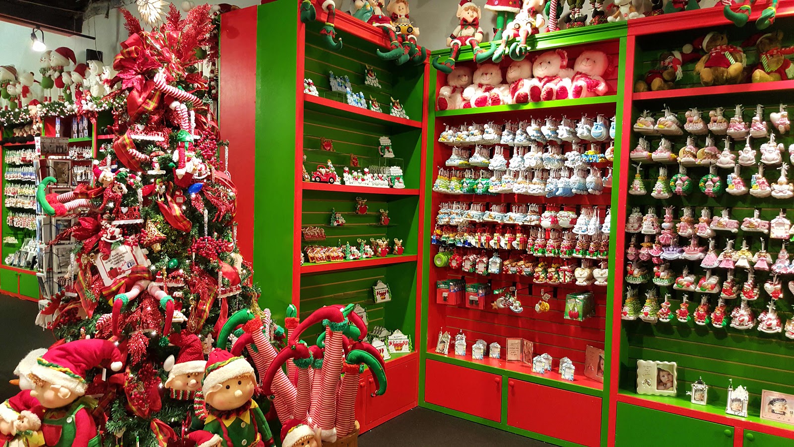 Photo of Christmas & City in New York City, New York, United States - 2 Picture of Point of interest, Establishment, Store