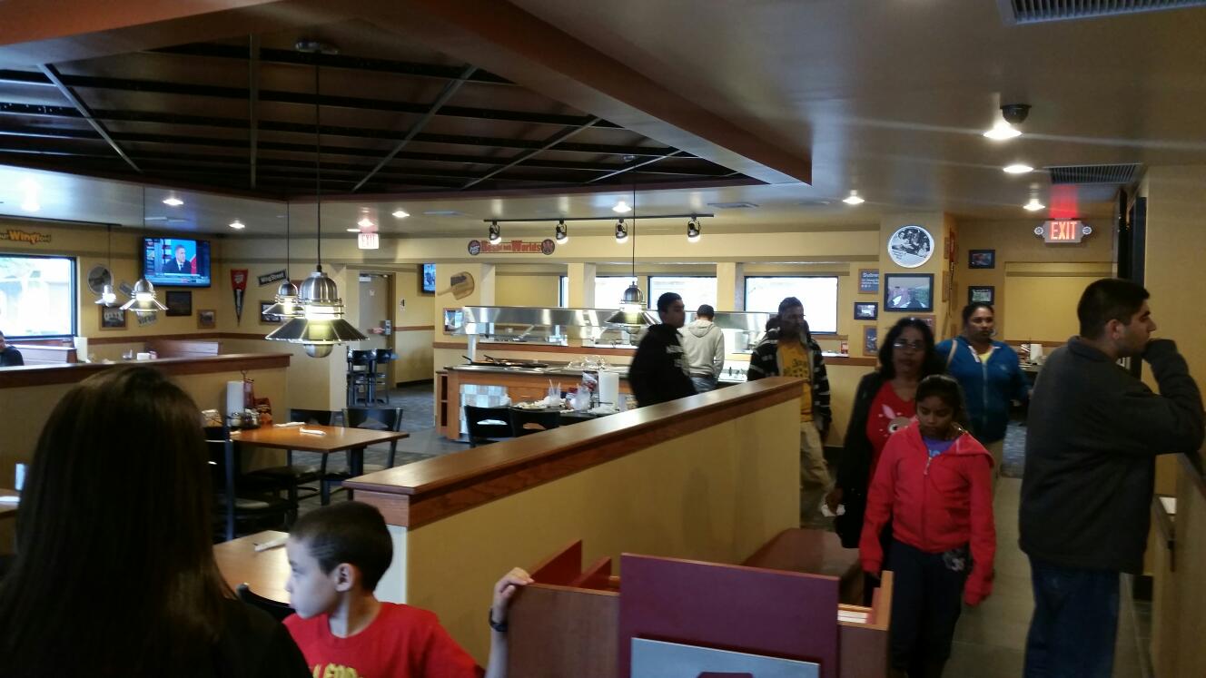 Photo of Pizza Hut in Ozone Park City, New York, United States - 2 Picture of Restaurant, Food, Point of interest, Establishment, Meal takeaway, Meal delivery